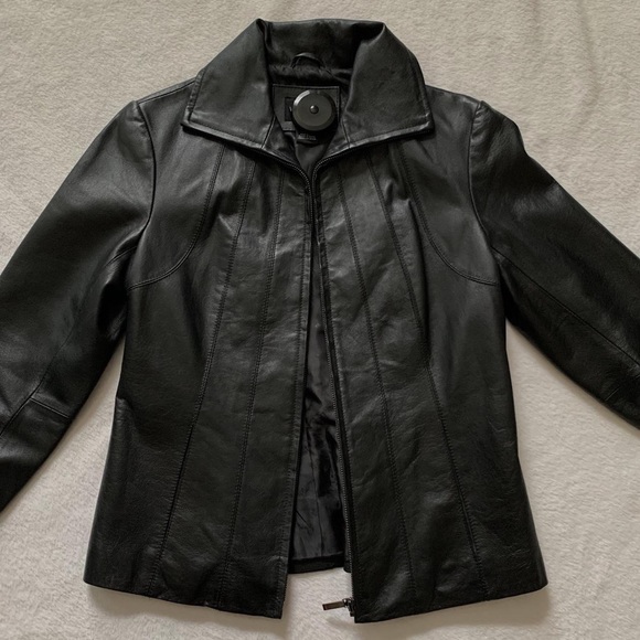 black leather jacket♠️ - Picture 2 of 3